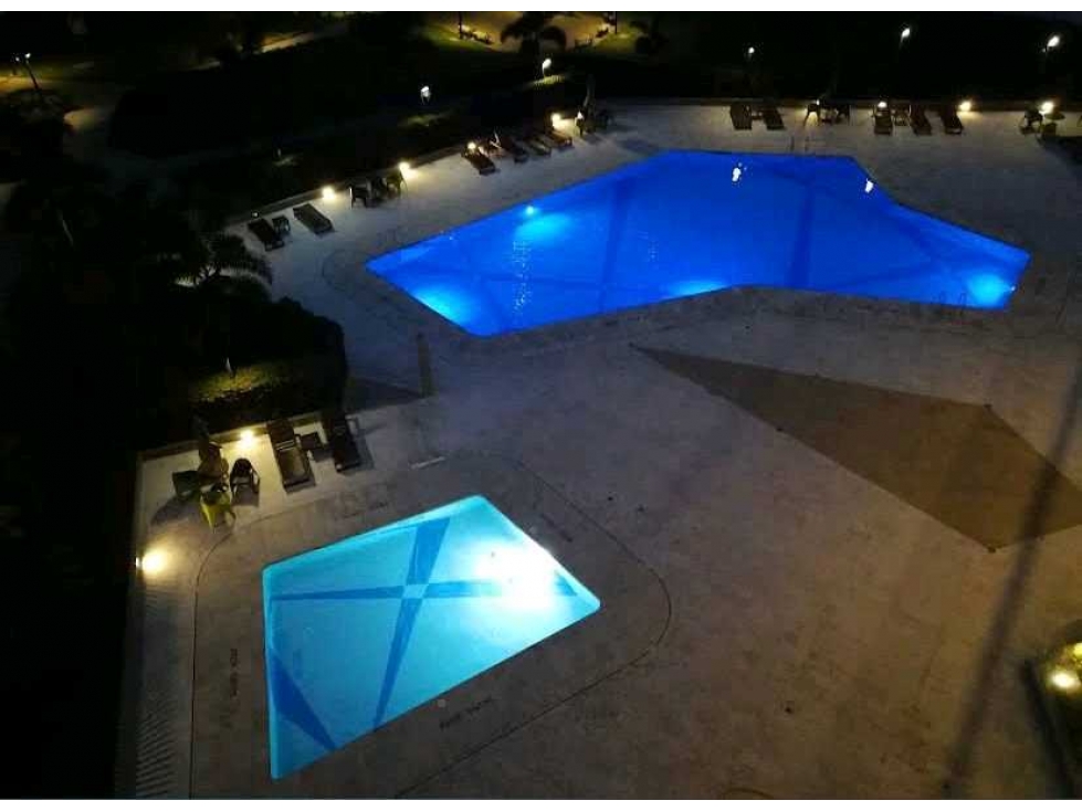 VENTA DE APARTAMENTO EN LA LOMA DE LOS BERNAL, PISO ALTO. — foto 3