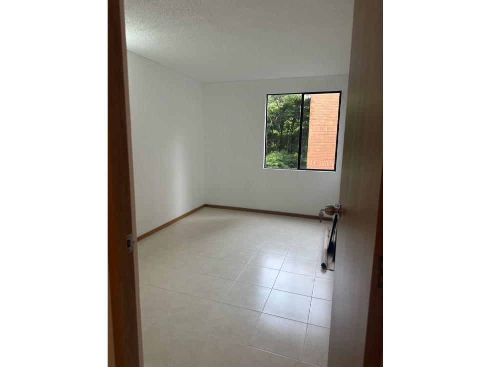 Venta de apartamento en la loma del Escobero — foto 4