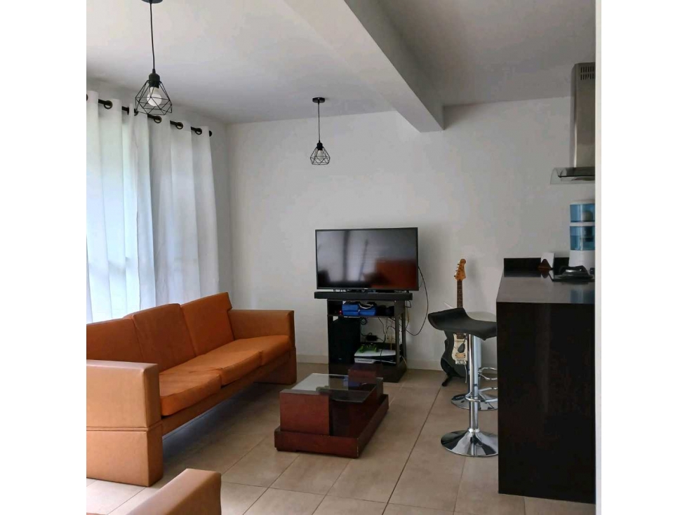 Venta de apartamento en la Loma de los Bernal, primer piso, Medellín