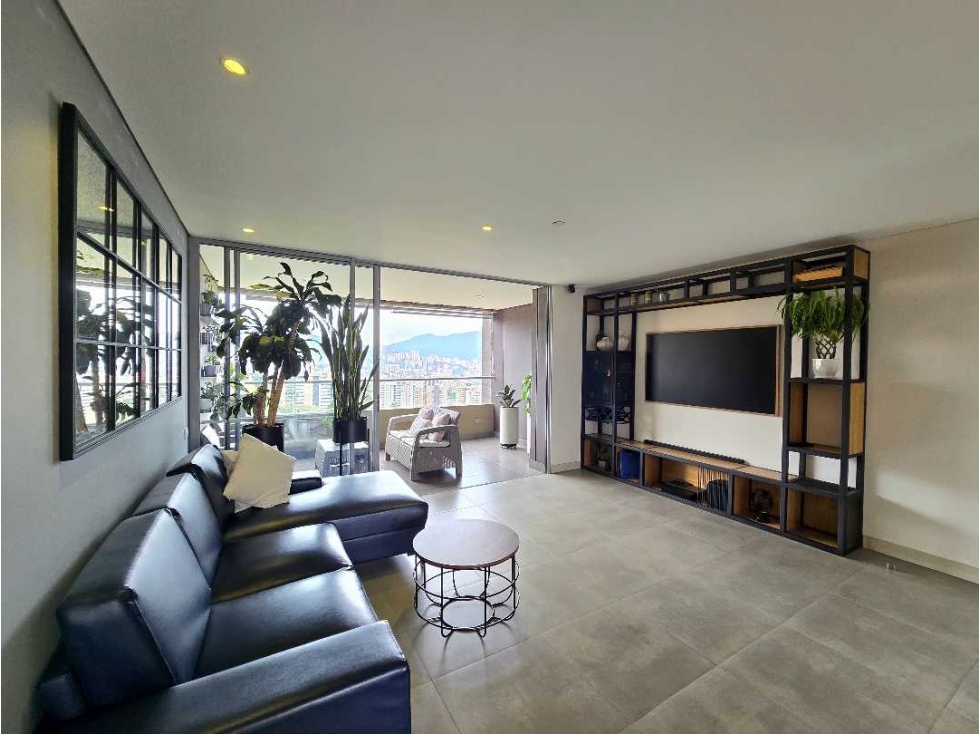 Venta de apartamento en La Loma de Benedictinos. Piso muy alto. — foto 3