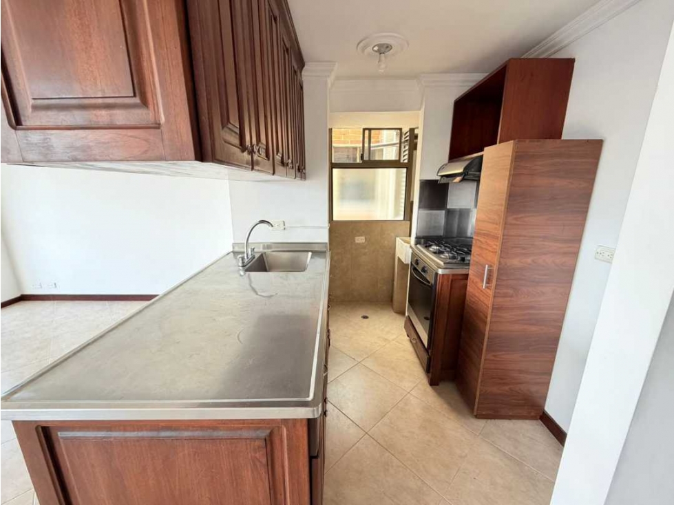 Venta de apartamento en la Loma de los Bernal, Medellín, piso alto — foto 3