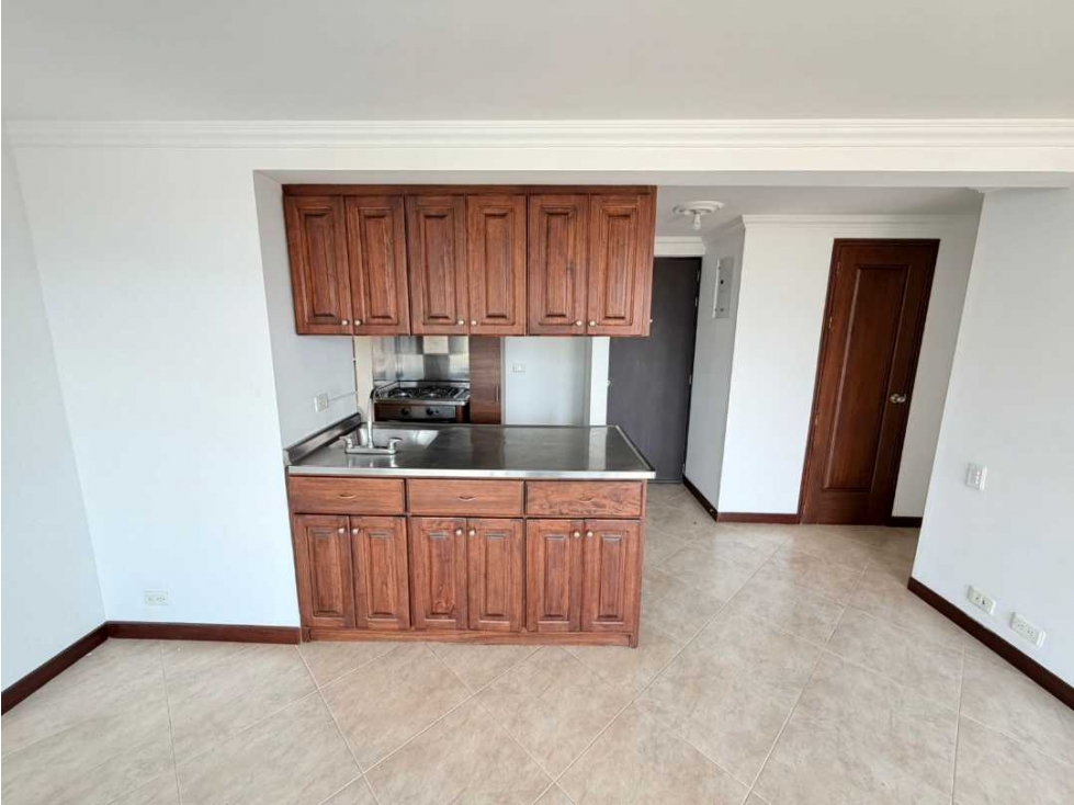 Venta de apartamento en la Loma de los Bernal, Medellín, piso alto — foto 4
