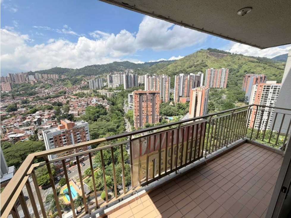 Venta de apartamento en la Loma de los Bernal, Medellín, piso alto — foto 5