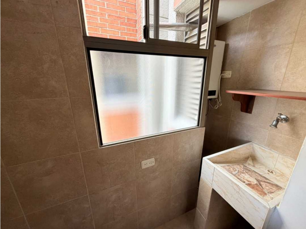 Venta de apartamento en la Loma de los Bernal, Medellín, piso alto — foto 6