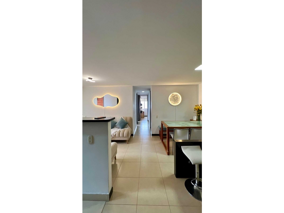 Venta de apartamento en la Loma del Indio, Medellín, piso alto