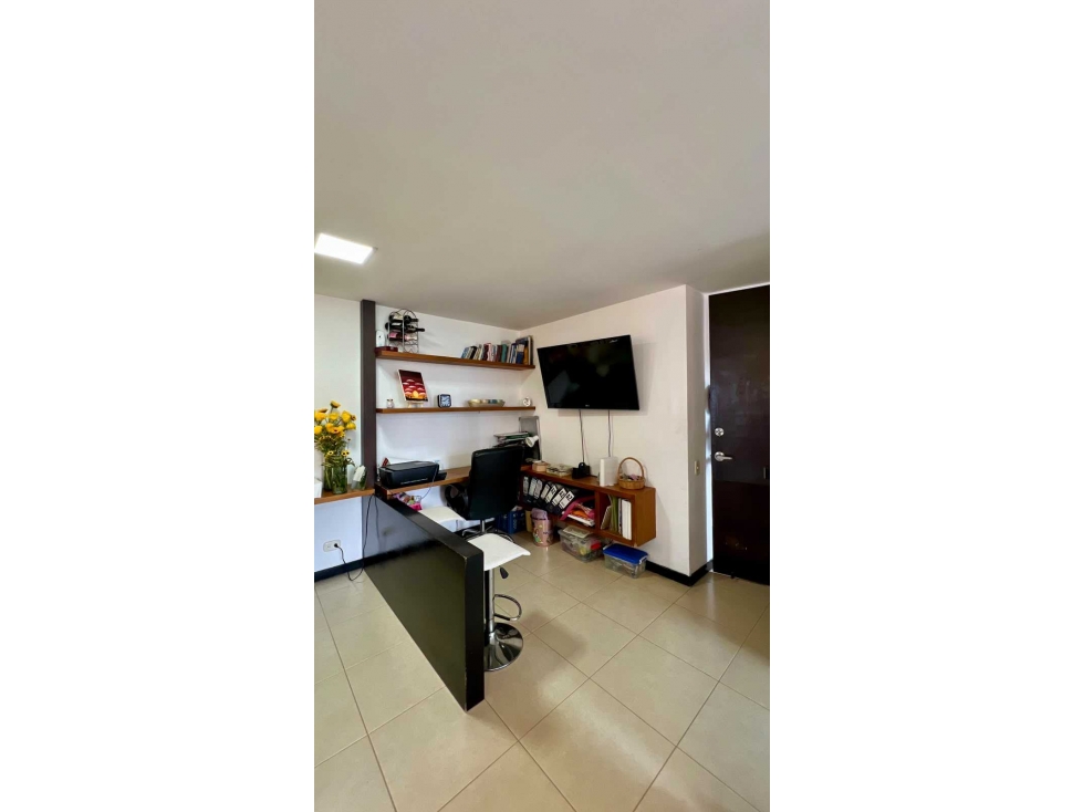 Venta de apartamento en la Loma del Indio, Medellín, piso alto — foto 2