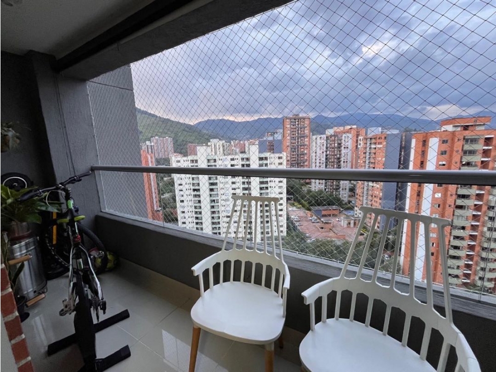 VENTA DE APARTAMENTO EN LA LOMA DE LOS BERNAL PARTE BAJA — foto 3