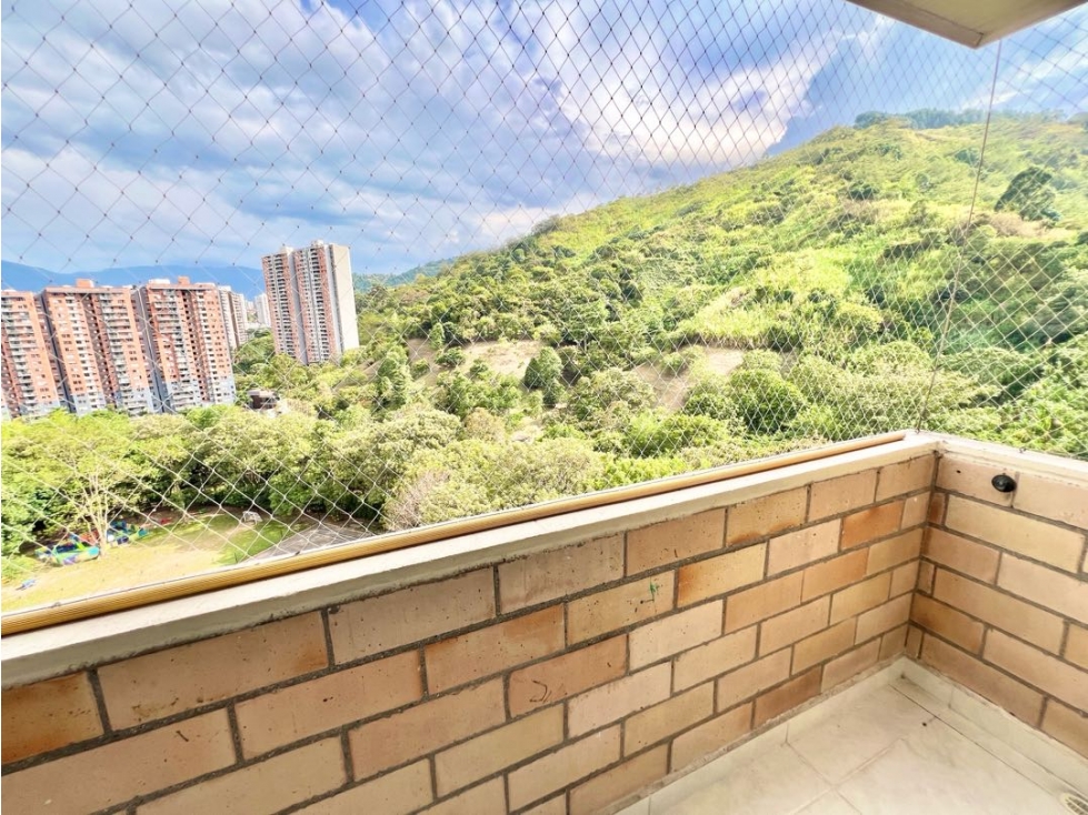 Venta de apartamento en la loma de los Bernal