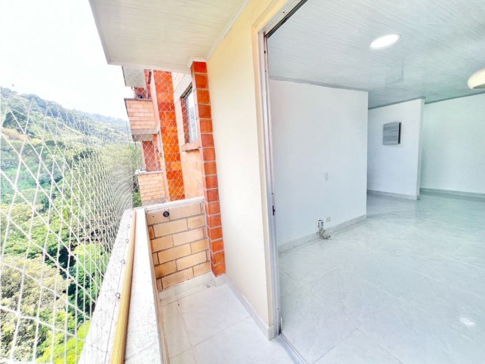 Venta de apartamento en la loma de los Bernal — foto 4
