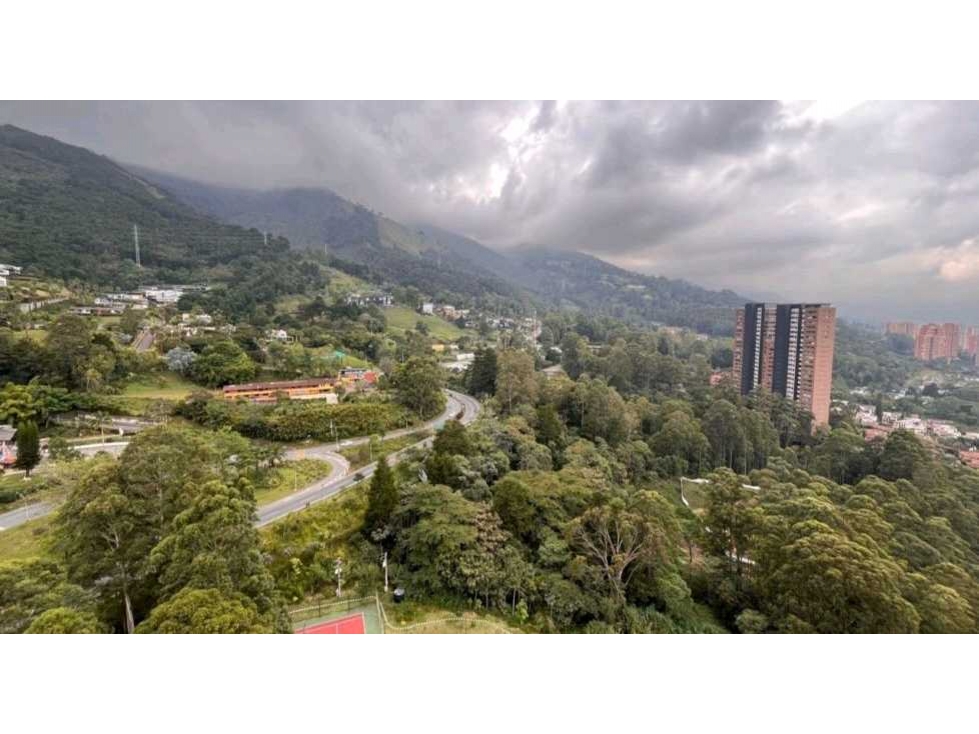 VENTA DE APARTAMENTO EN EL POBLADO PISO ALTO, SECTOR EL BOSQUE.