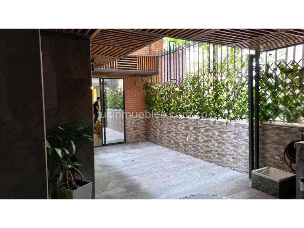 Venta de apartamento en Laureles remodelado con terraza, primer piso — foto 2