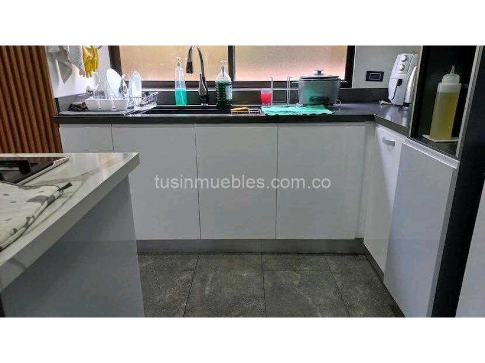 Venta de apartamento en Laureles remodelado con terraza, primer piso — foto 5