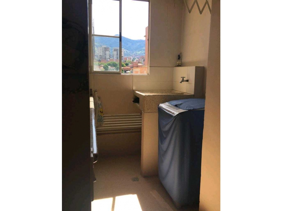 Venta de apartamento en Laureles cerca a Viva Éxito, Medellín, piso 5 — foto 6
