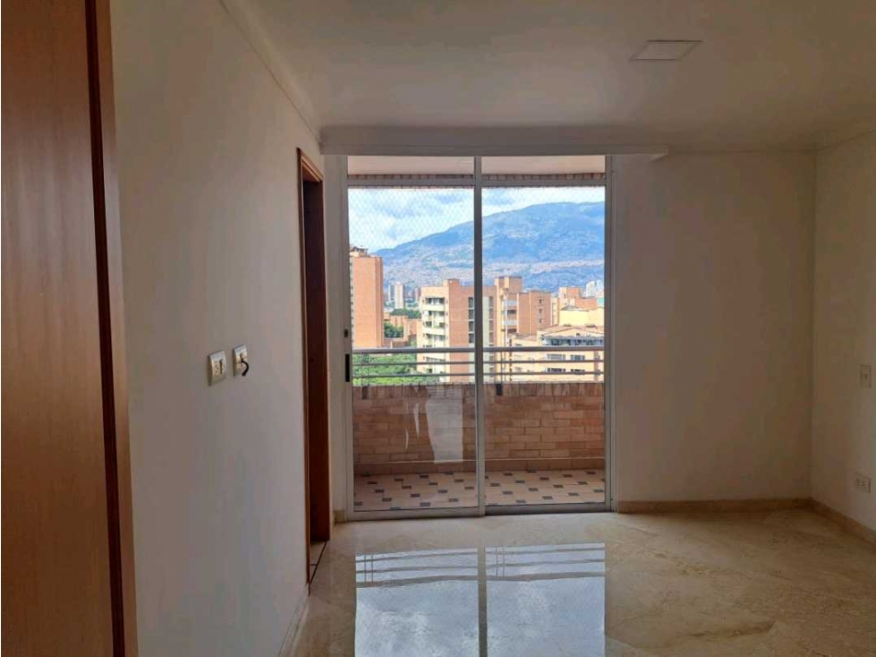Venta de apartamento en Laureles, piso 10, Medellín, portería 24 horas — foto 3