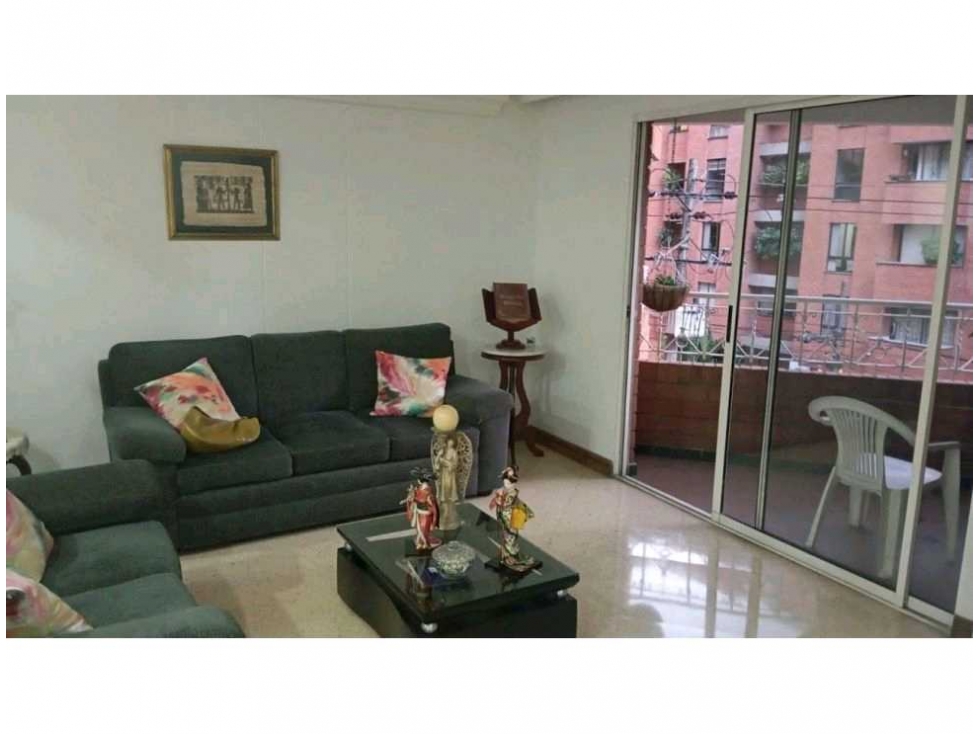 Venta de apartamento en Laureles, piso 3 con ascensor, Medellín