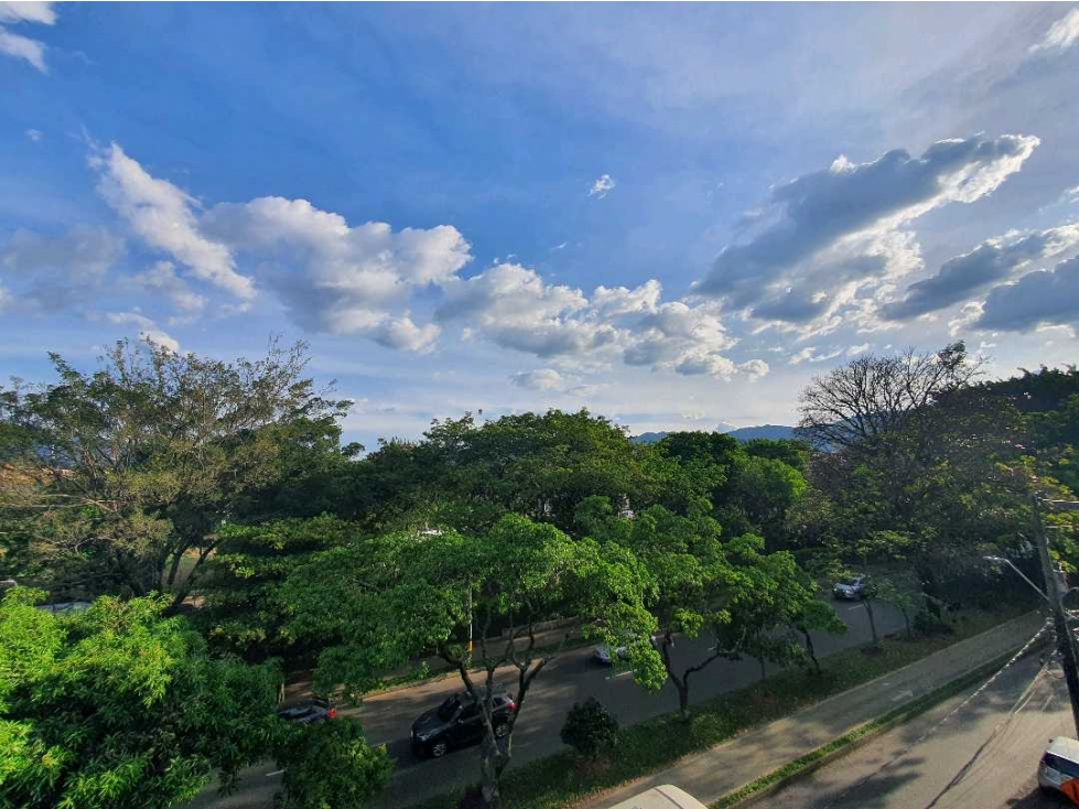 VENTA DE APARTAMENTO EN LAURELES, AL FRENTE DE LA UPB.