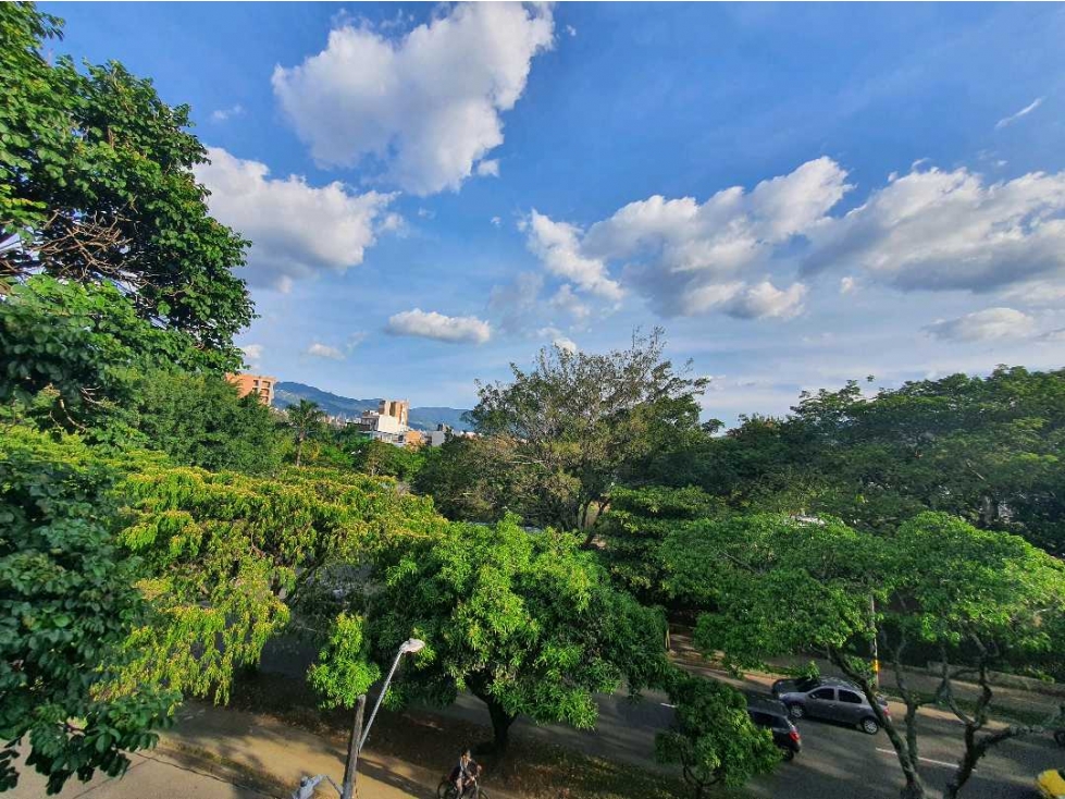 VENTA DE APARTAMENTO EN LAURELES, AL FRENTE DE LA UPB. — foto 2