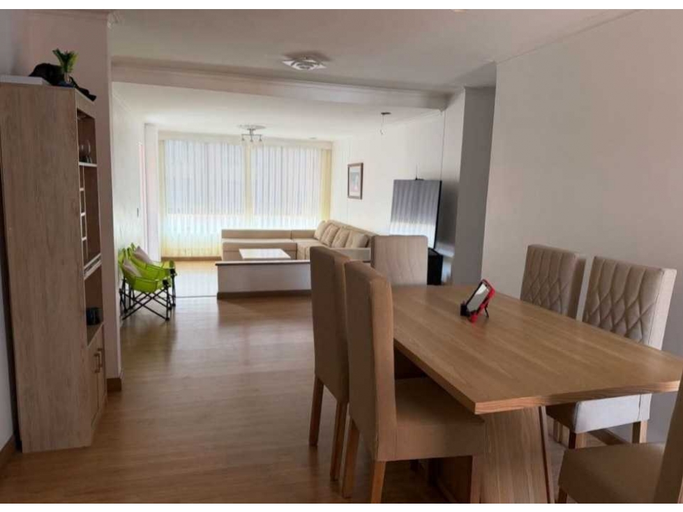 VENTA DE APARTAMENTO EN LAURELES, CON PARQUEADERO DOBLE.