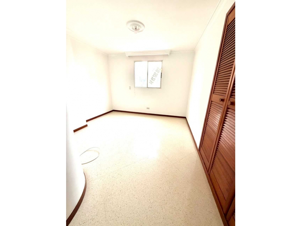 Venta de apartamento en Laureles Segundo Parque, piso alto, Medellín - 3