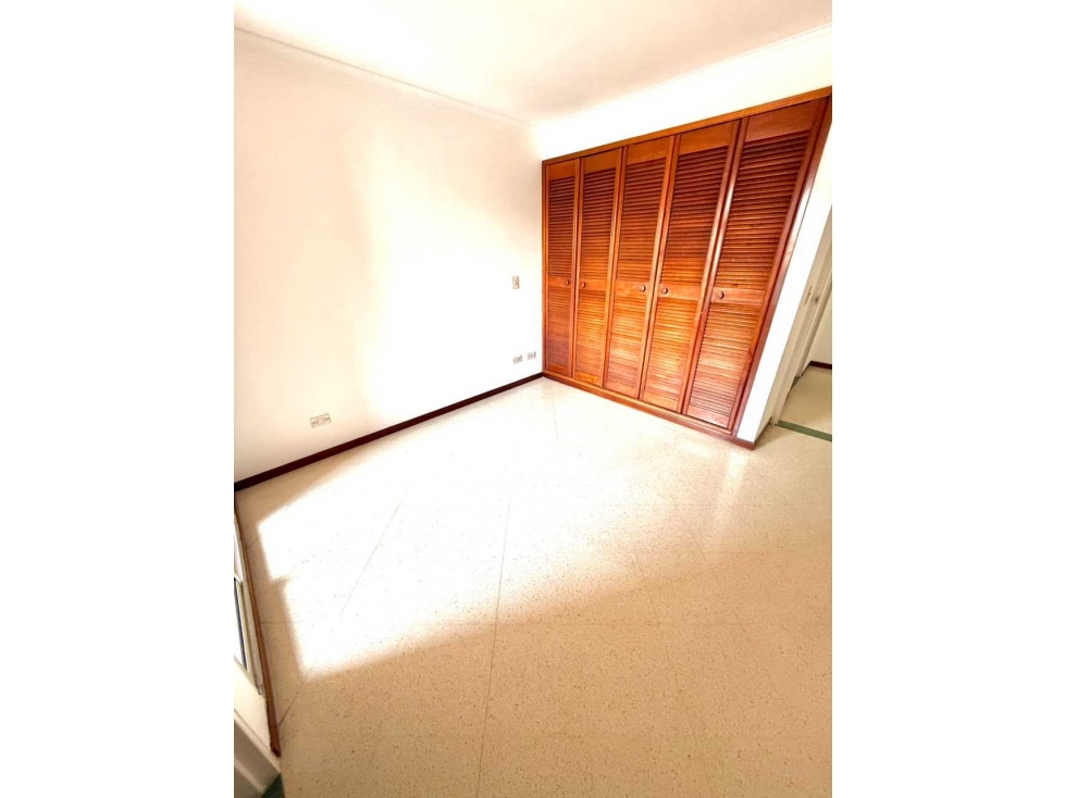 Venta de apartamento en Laureles Segundo Parque, piso alto, Medellín - 4