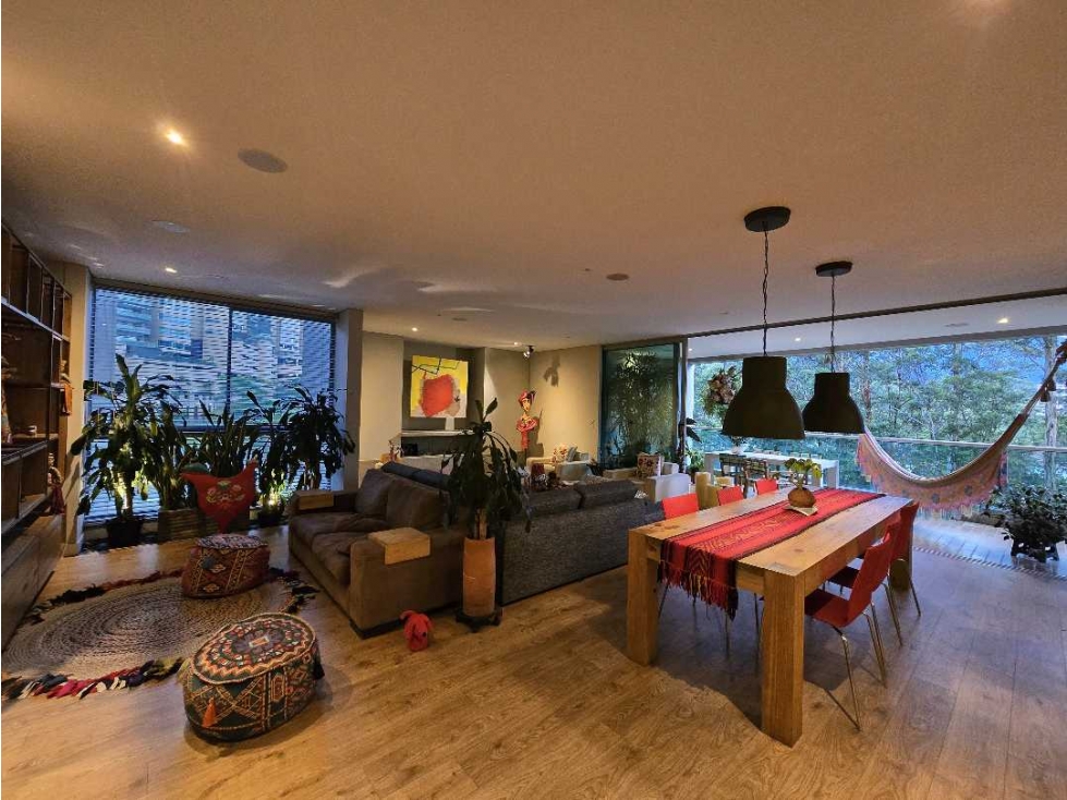 Venta de apartamento en Los Balsos. Unidad muy familiar.