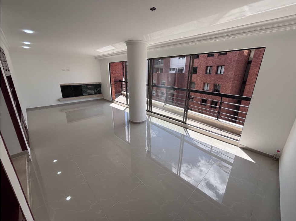 AG-A150 VENTA APTO. LOS ROSALES CON BALCON, VISTA EXTERIOR Y CBS — foto 4