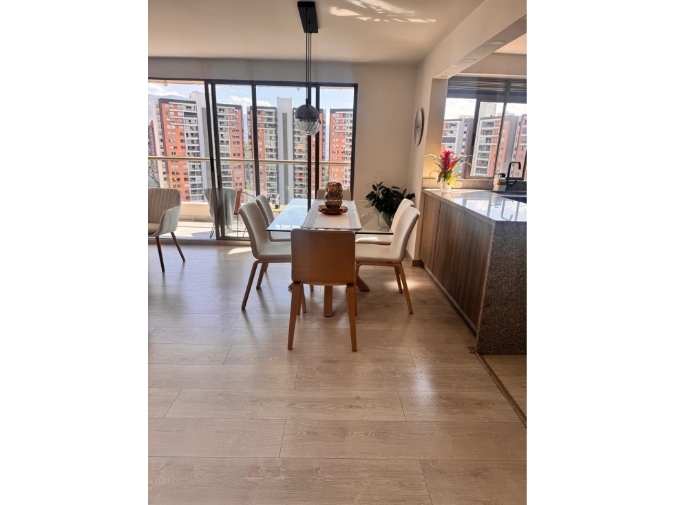 VENTA DE APARTAMENTO EN MEDELLIN SECTOR LOMA DE LOS BERNAL — foto 2