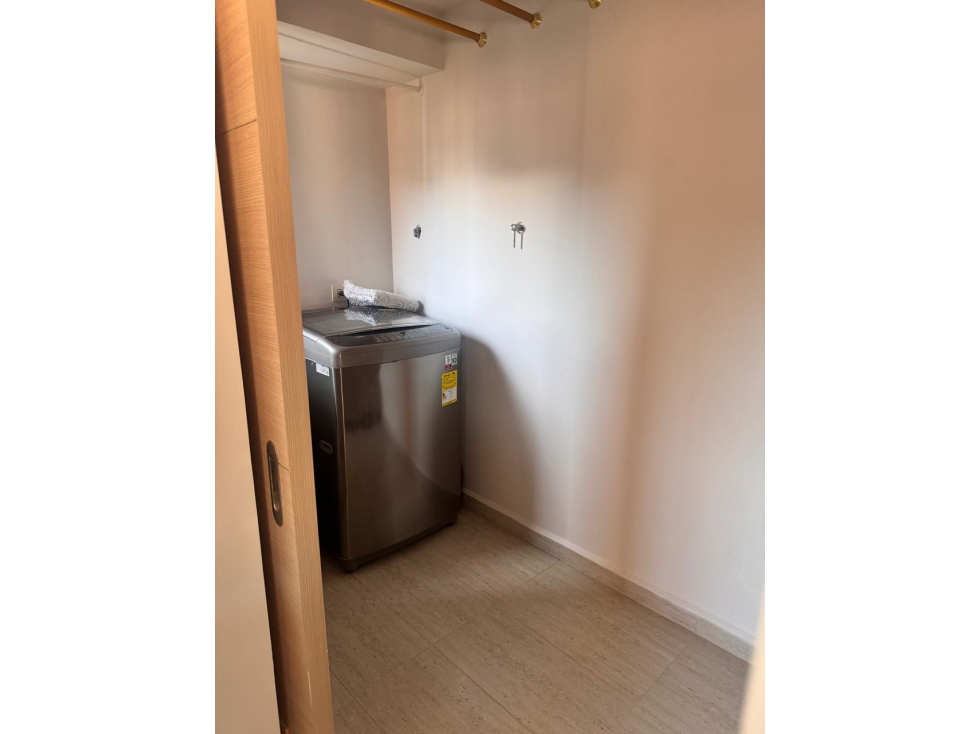 VENTA DE APARTAMENTO EN MEDELLIN SECTOR LOMA DE LOS BERNAL — foto 6