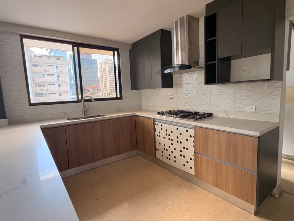 165 m² Obarrio $188,000, 3 rec, balcón, cocina y baños remodelados — foto 3