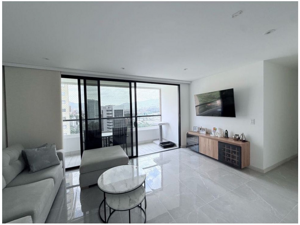 VENTA DE APARTAMENTO EN POBLADO- CASTROPOL — foto 3