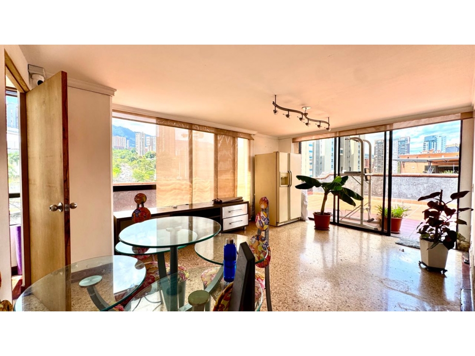VENTA DE APARTAMENTO EN POBLADO PARA REMODELAR- OVIEDO