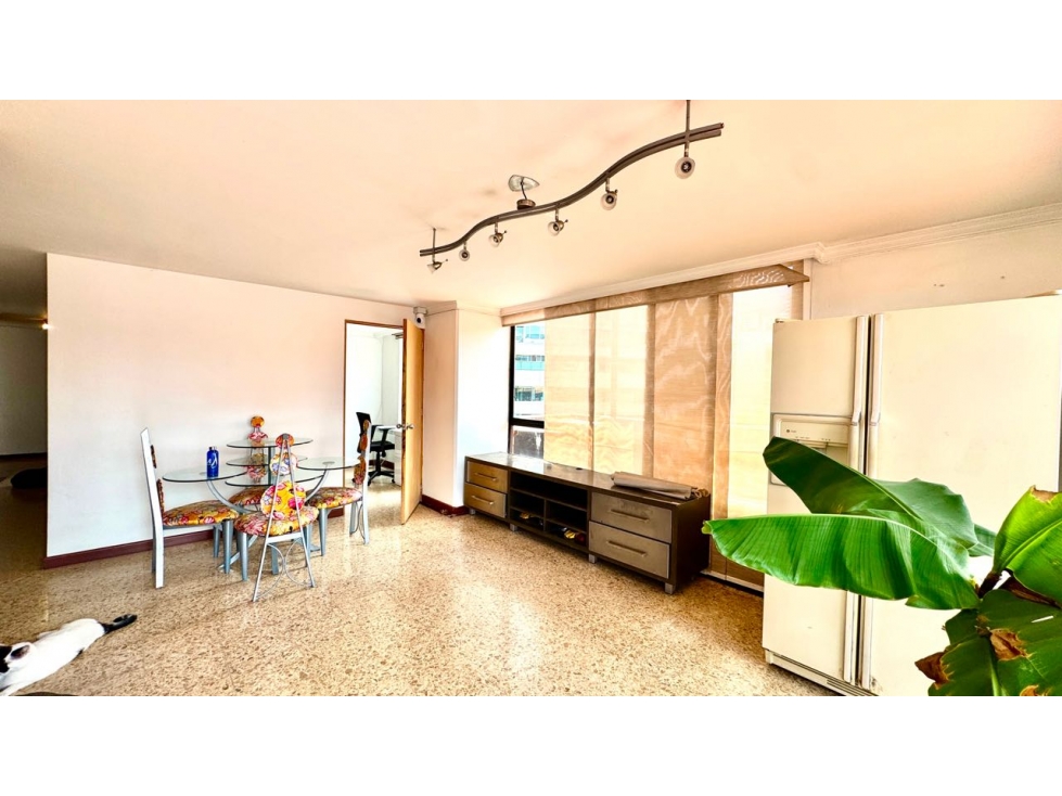 VENTA DE APARTAMENTO EN POBLADO PARA REMODELAR- OVIEDO — foto 2