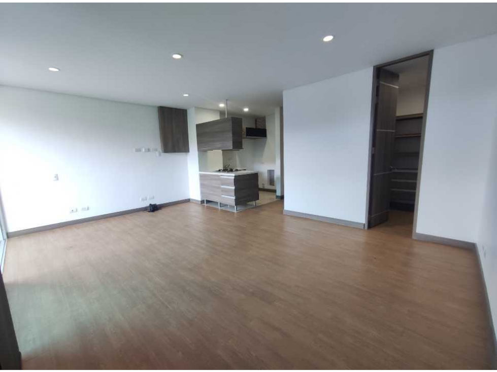 Venta de apartamento en sabaneta sector aves maria P8 C6792574