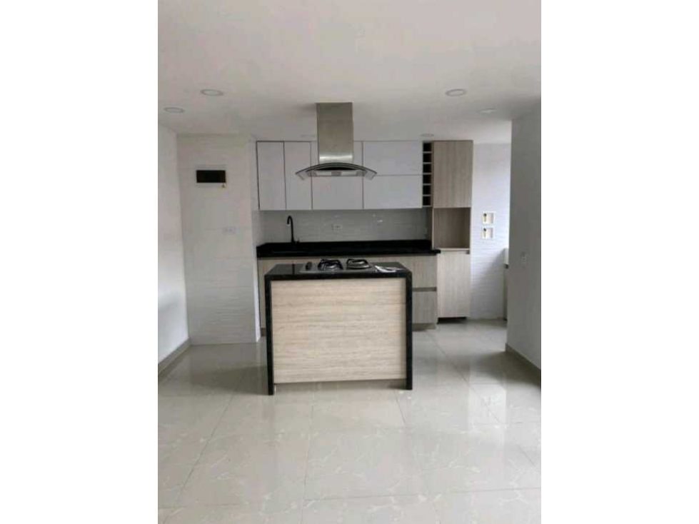 VENTA DE APARTAMENTO EN SABANETA, SECTOR LAS LOMITAS. POR INVERSIÓN. — foto 2