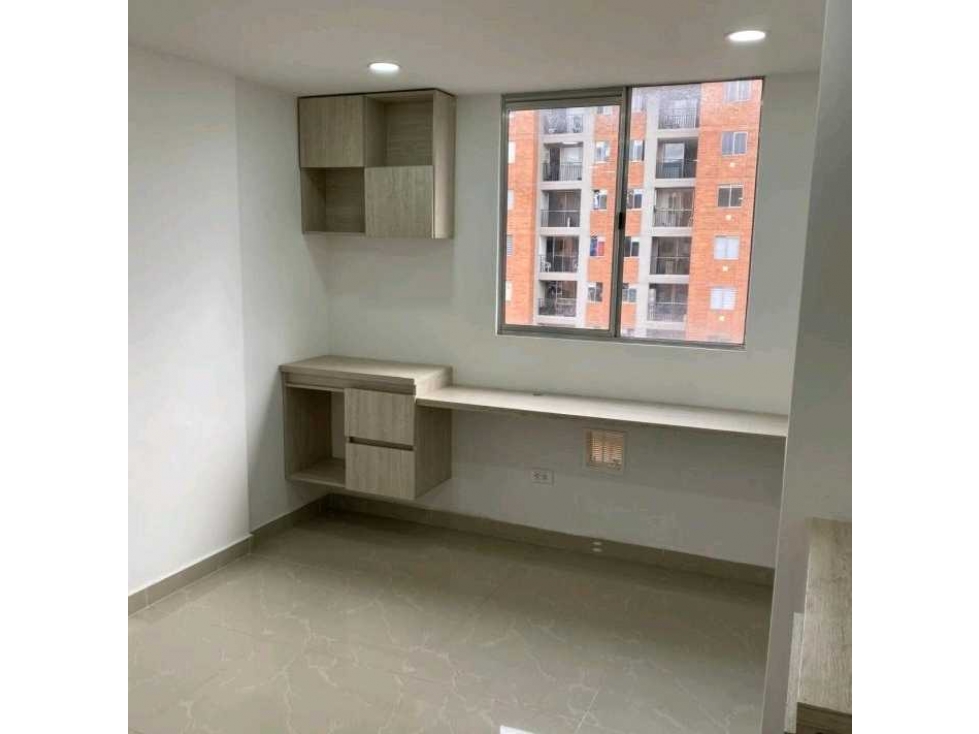 VENTA DE APARTAMENTO EN SABANETA, SECTOR LAS LOMITAS. POR INVERSIÓN. — foto 3