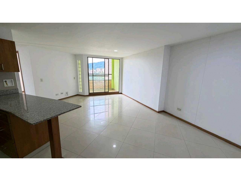 Venta de apartamento en Sabaneta, unidad cerrada, piso 4