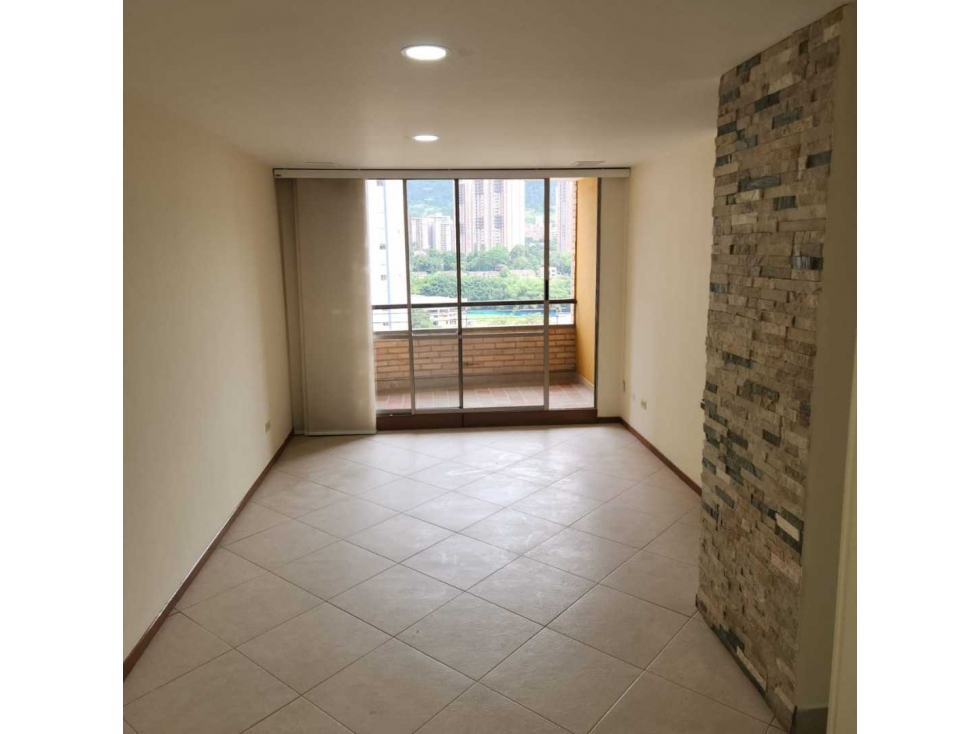 Venta de apartamento en Sabaneta sector Aves María, piso alto!!