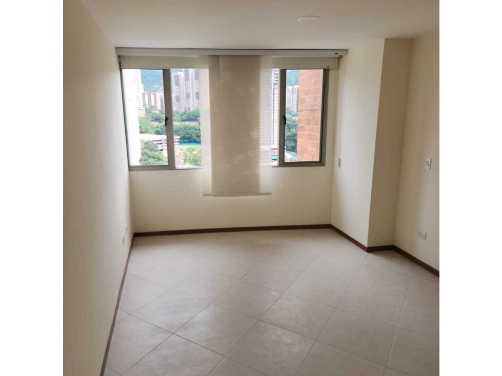 Venta de apartamento en Sabaneta sector Aves María, piso alto!! — foto 3