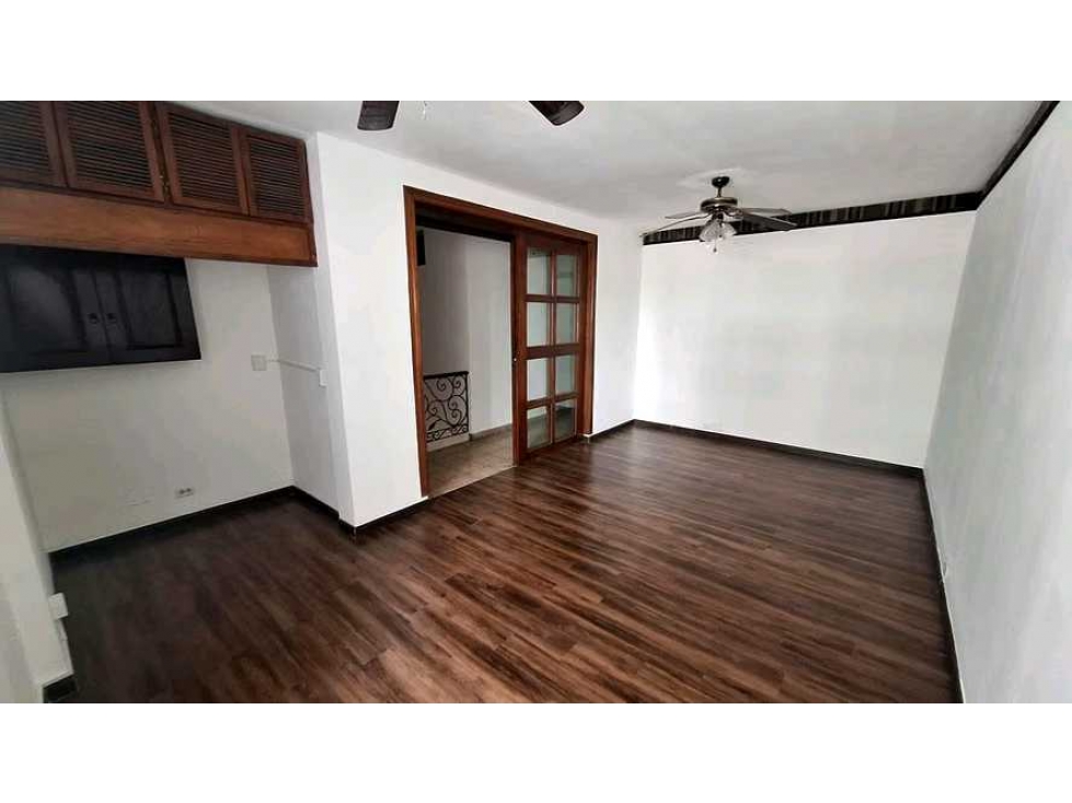 VENTA DE APARTAMENTO EN VIA PORRAS EN PH BAHIA AZUL 151m2 JP — foto 3