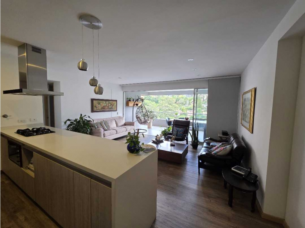 VENTA DE APARTAMENTO ENVIGADO CON ESPECTACULAR BALCÓN Y VISTA A VERDE — foto 3