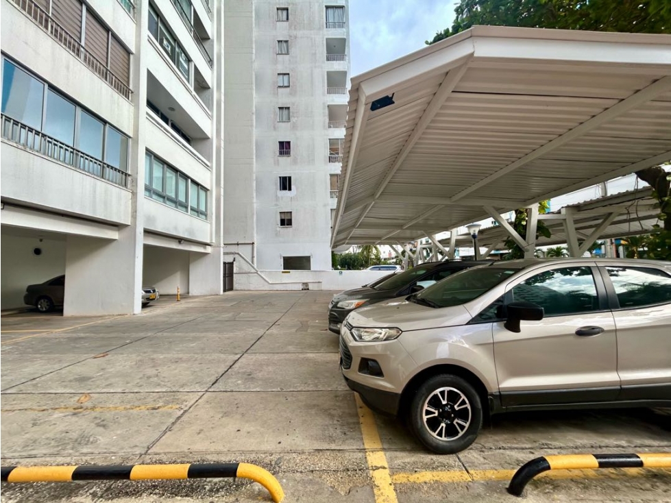 Venta de apartamento estilo clásico en el Laguito. Edificio Galeón. — foto 5