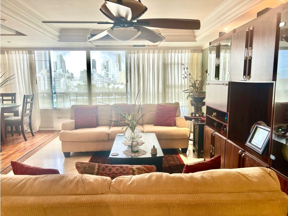 Venta de apartamento estilo clásico en el Laguito. Edificio Galeón. — foto 3