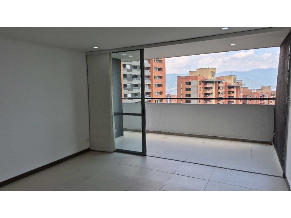 Venta De Apartamento Loma De Los Gonzales, Poblado, Medellin — foto 2