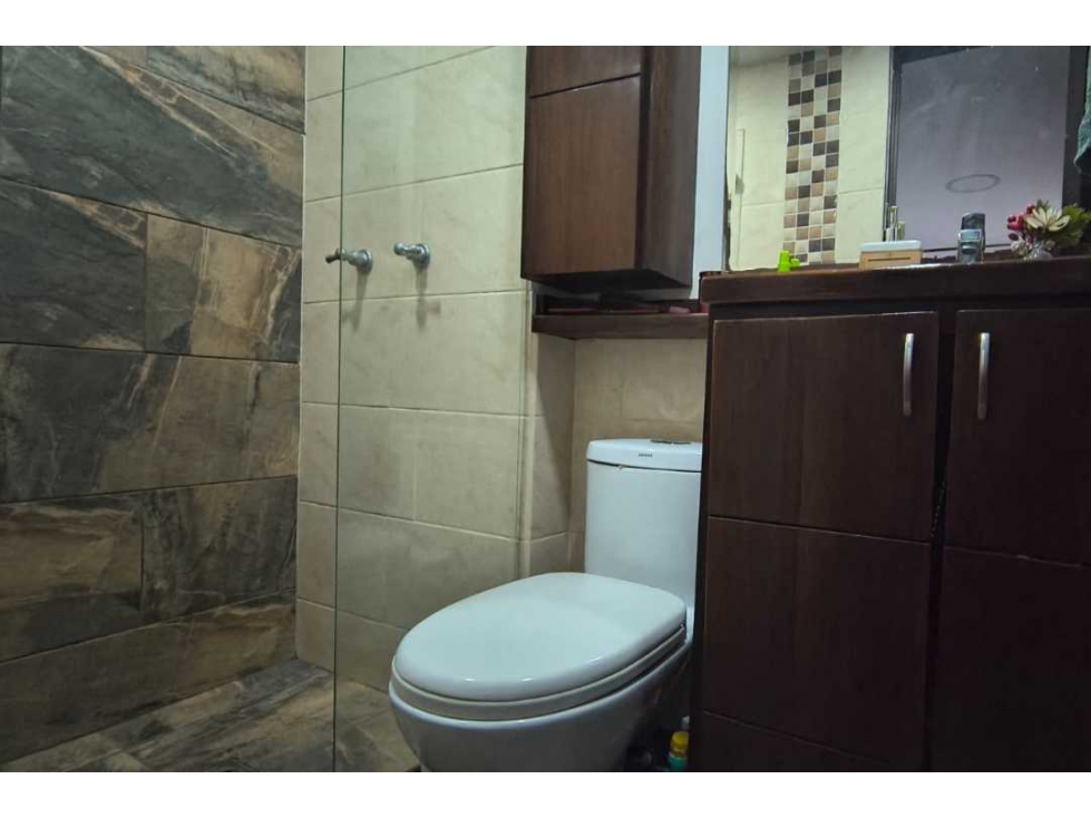 VENTA DE APARTAMENTO LOMA DE LOS BERNAL — foto 2