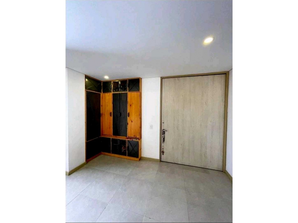 VENTA DE APARTAMENTO REMODELADO EN ENVIGADO Y UNIDAD COMPLETA — foto 5
