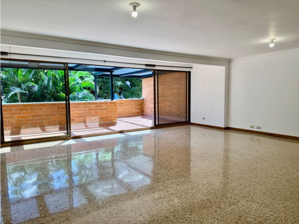 Venta de apartamento sector CASTROPOL original en excelente estado