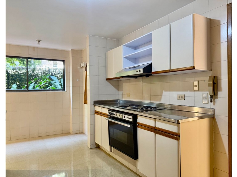 Venta de apartamento sector CASTROPOL original en excelente estado — foto 2