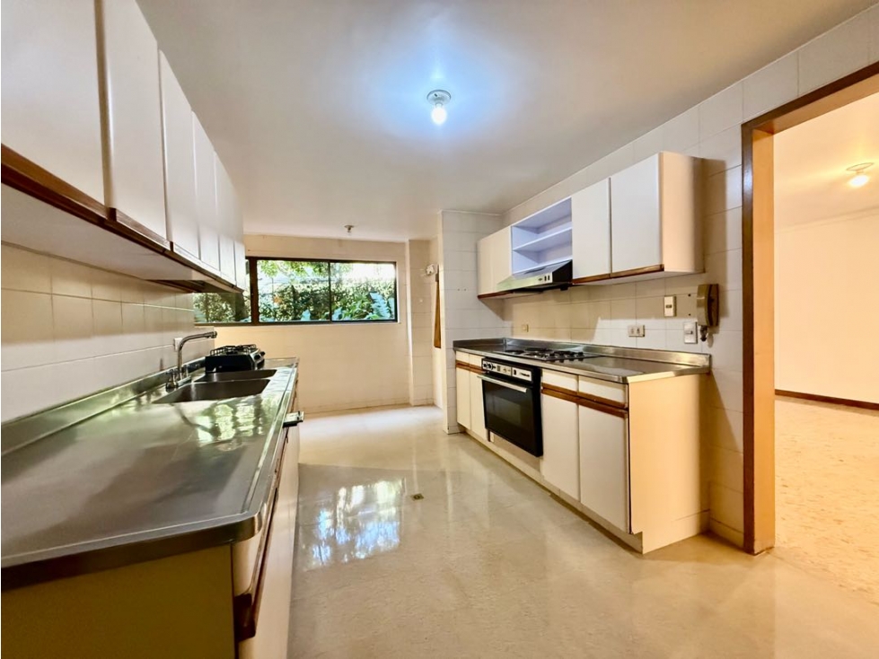 Venta de apartamento sector CASTROPOL original en excelente estado — foto 3