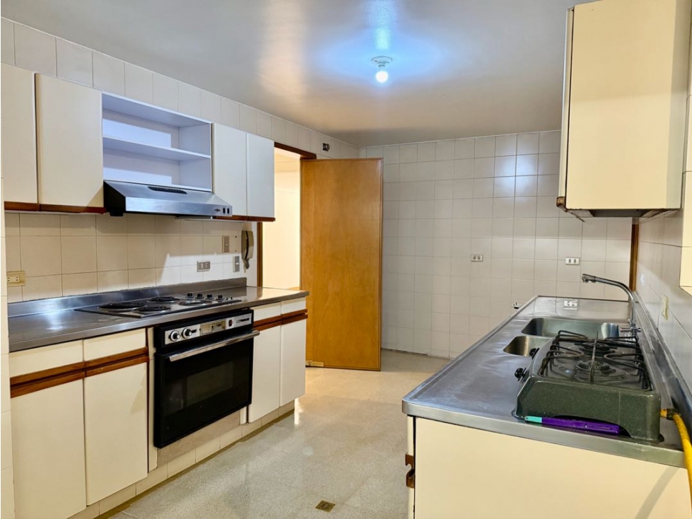 Venta de apartamento sector CASTROPOL original en excelente estado — foto 5