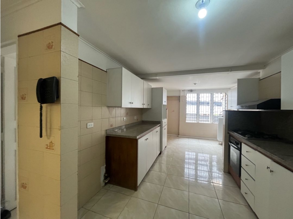 Venta de apartamento para remodelar con Terraza sector Suramericana. — foto 2